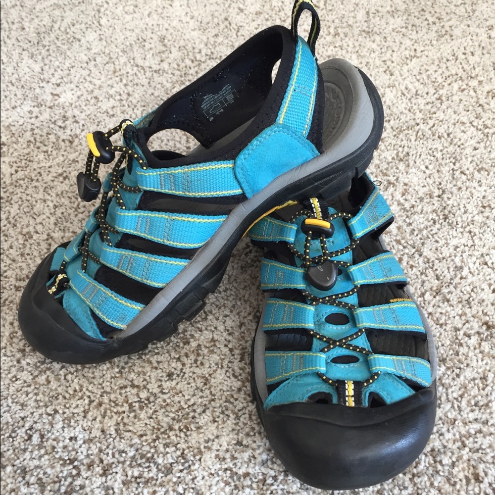 Turquoise keen sandal